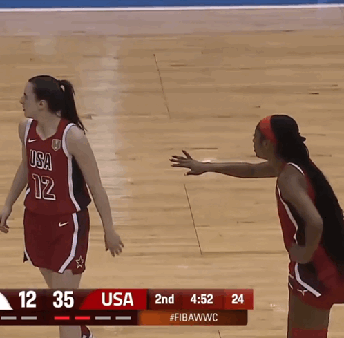 凯特琳-克拉克不喜欢里斯👀
这么个大块头都看不见🙈