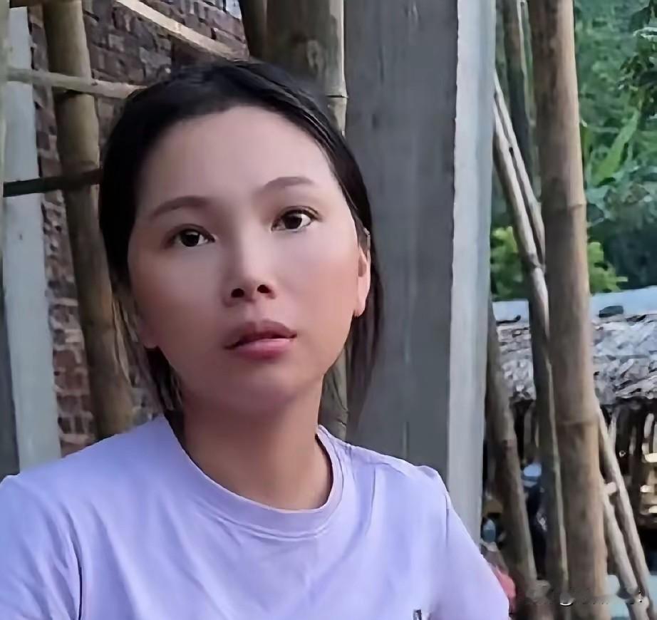 小秋流产了，孩子没了

就这几个月，帮小叔盖那个房子，累的

我刷到她那期视频，