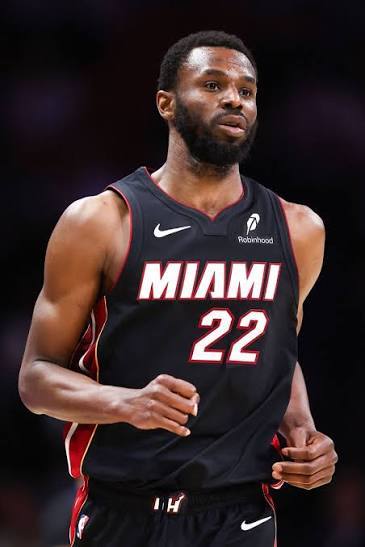 斯波赛后谈威金斯在大前锋位置首发：这不是什么问题；他今年的防守表现被低估了，整个