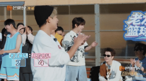 苏醒 天选队员猫猫打球也太猛了！苏醒满场飞抢球，这拼劲谁看了不夸一句天选队员！ 