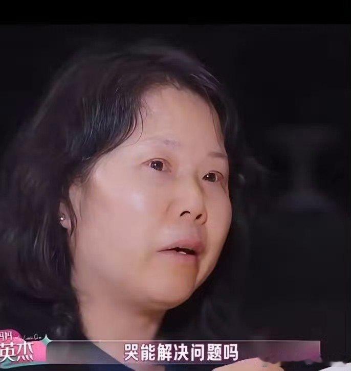 张家齐既然问她妈要不到自己的银行卡索性就去银行卡办挂失，然后补办拿回来呗一是卡放