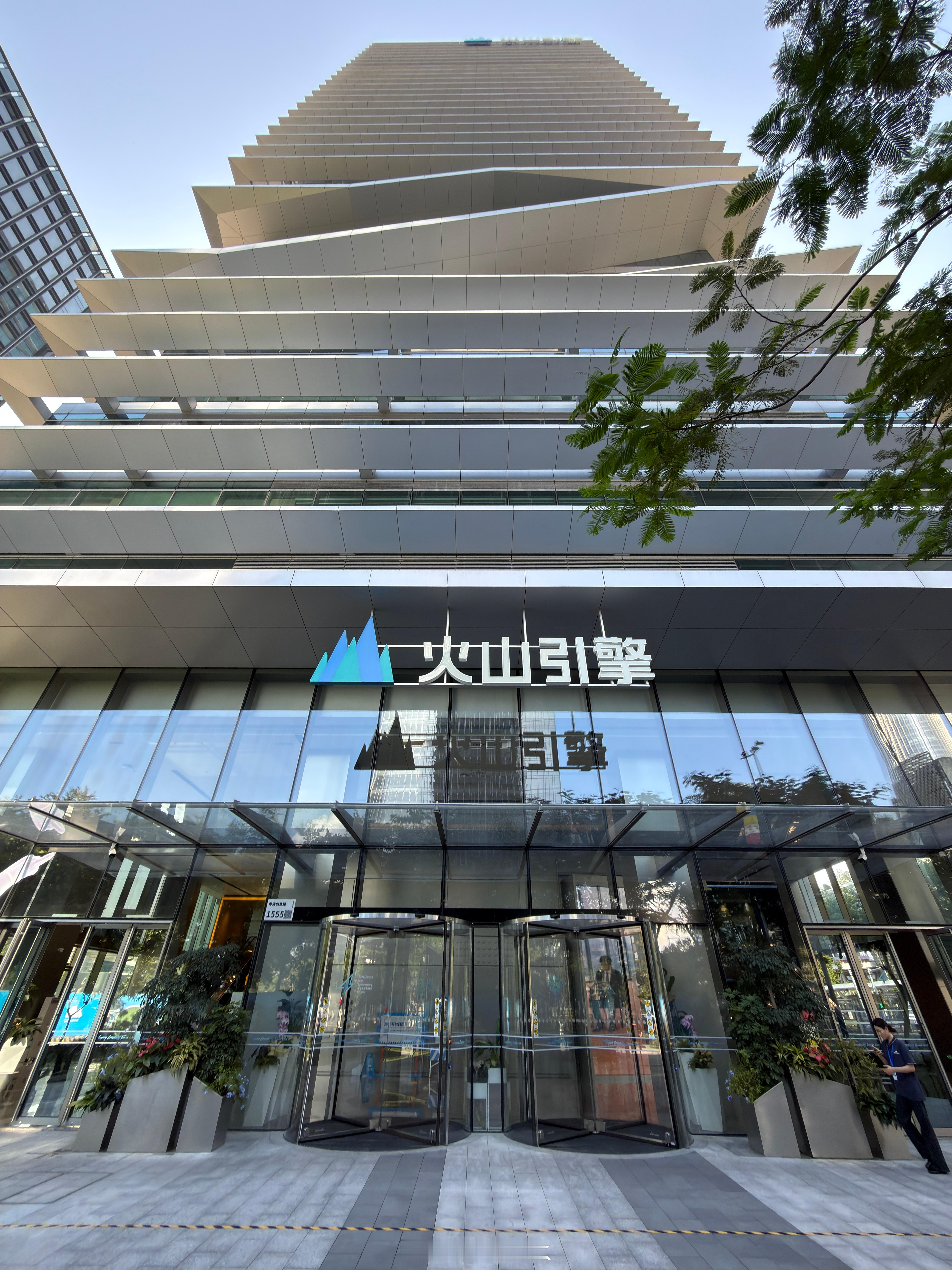 原来请假是不需要理由的需要理由吗？不需要理由吗？如果是带薪假，那确实需要理由，如
