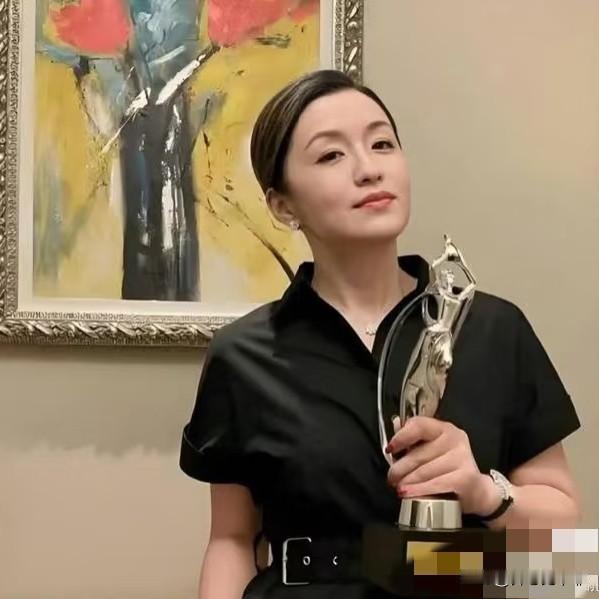 祸从口出，秦雯接下来可能面临的3个窘境：

1. 接受调查：在古二曝光的录音里，