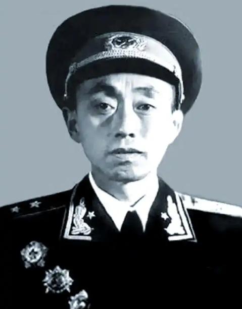 1983年，一位西路军老兵在医院看大门的时候，没招谁没惹谁，居然被人活活打死了。