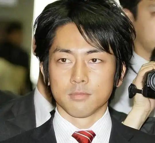 骨子里的坏！日前，日本防卫大臣小泉进次郎公开声称，日本“干扰他国卫星技术”取得重