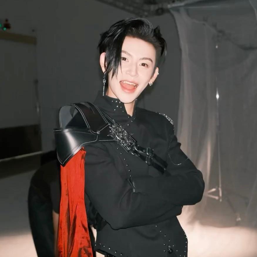 点开之前没想到萌成这样🥺（手套上也有魁 小宝宝又给自己做周边 