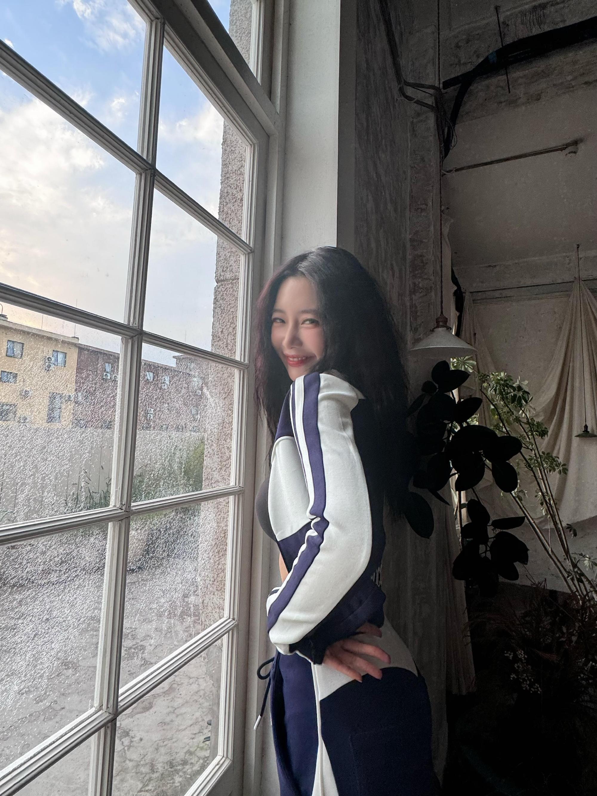克拉拉最新健身照，自律好身材的姐姐 ​​​