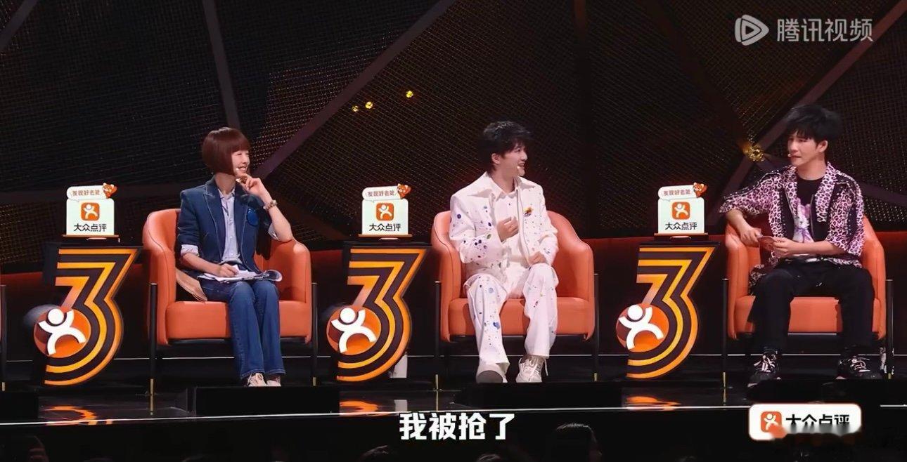 周深手机被抢周深自曝手机被人抢走的经历周深好可怜啊，手机居然被抢了 
