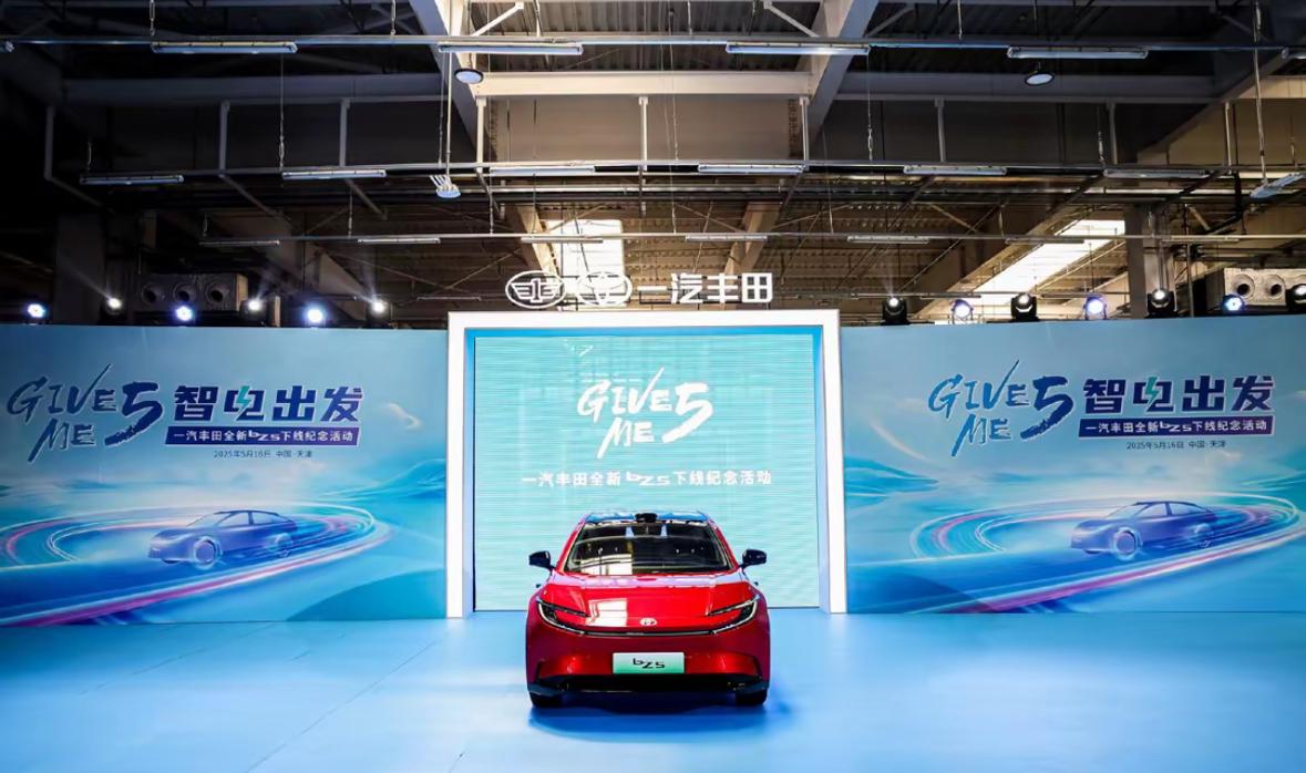 一觉醒来，车圈彻底沸腾！
2025年国家补贴政策“四箭齐发”，中端新能源市场迎来