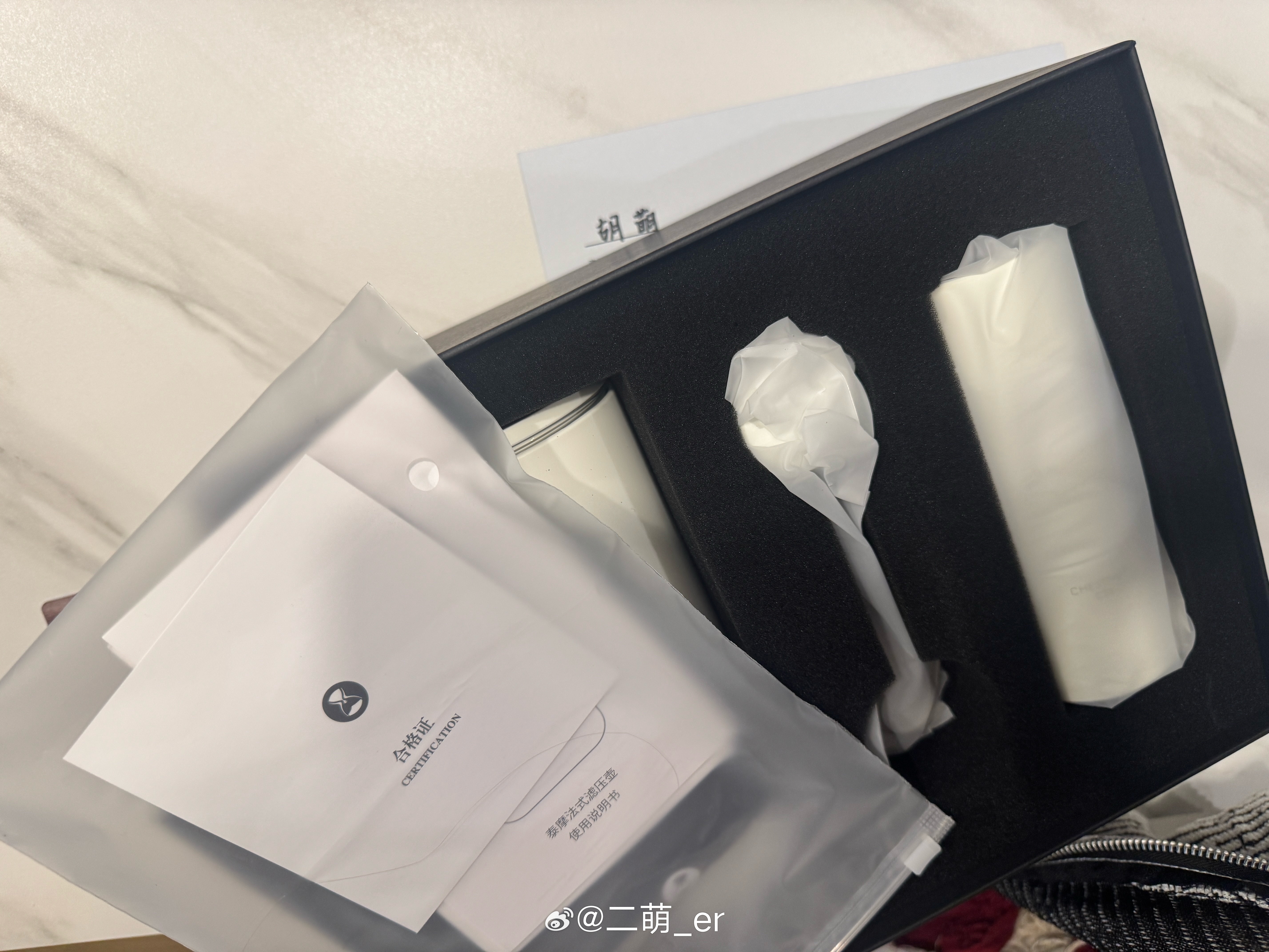 我不懂但今天的伴手礼好像是弄咖啡的咖啡的话 猜猜是哪个品牌[喵喵]另外有想要的吗
