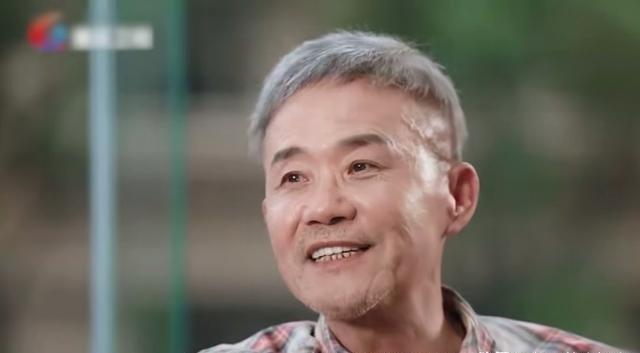 王石说：“我刚开始和田朴珺谈恋爱时，为了显摆，有次我就带她去滑雪，滑U型槽，结果