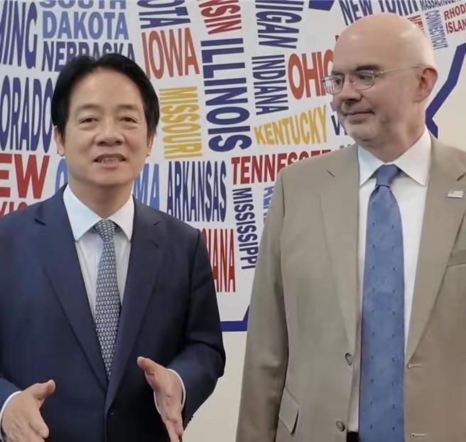 在台湾岛内，不管是国民党还是还是民进党，台湾好多政客都把美国在台协会处长谷立言作