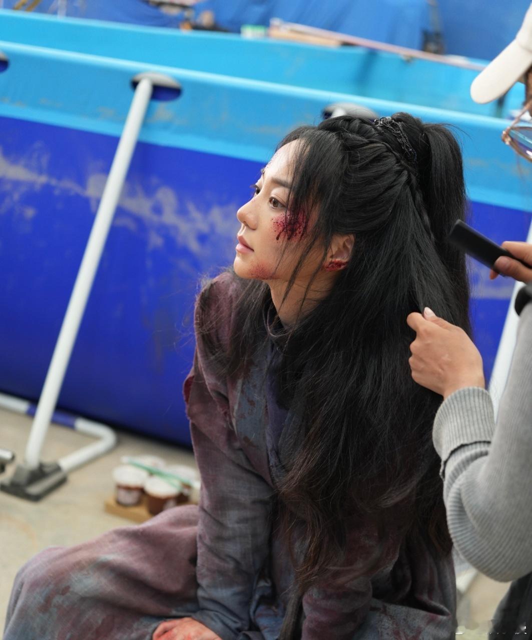 冰湖重生没认出胡意旋胡意旋为了仲羽也太拼了！皮肤涂黑、头发乱、脸上全是伤妆，活脱