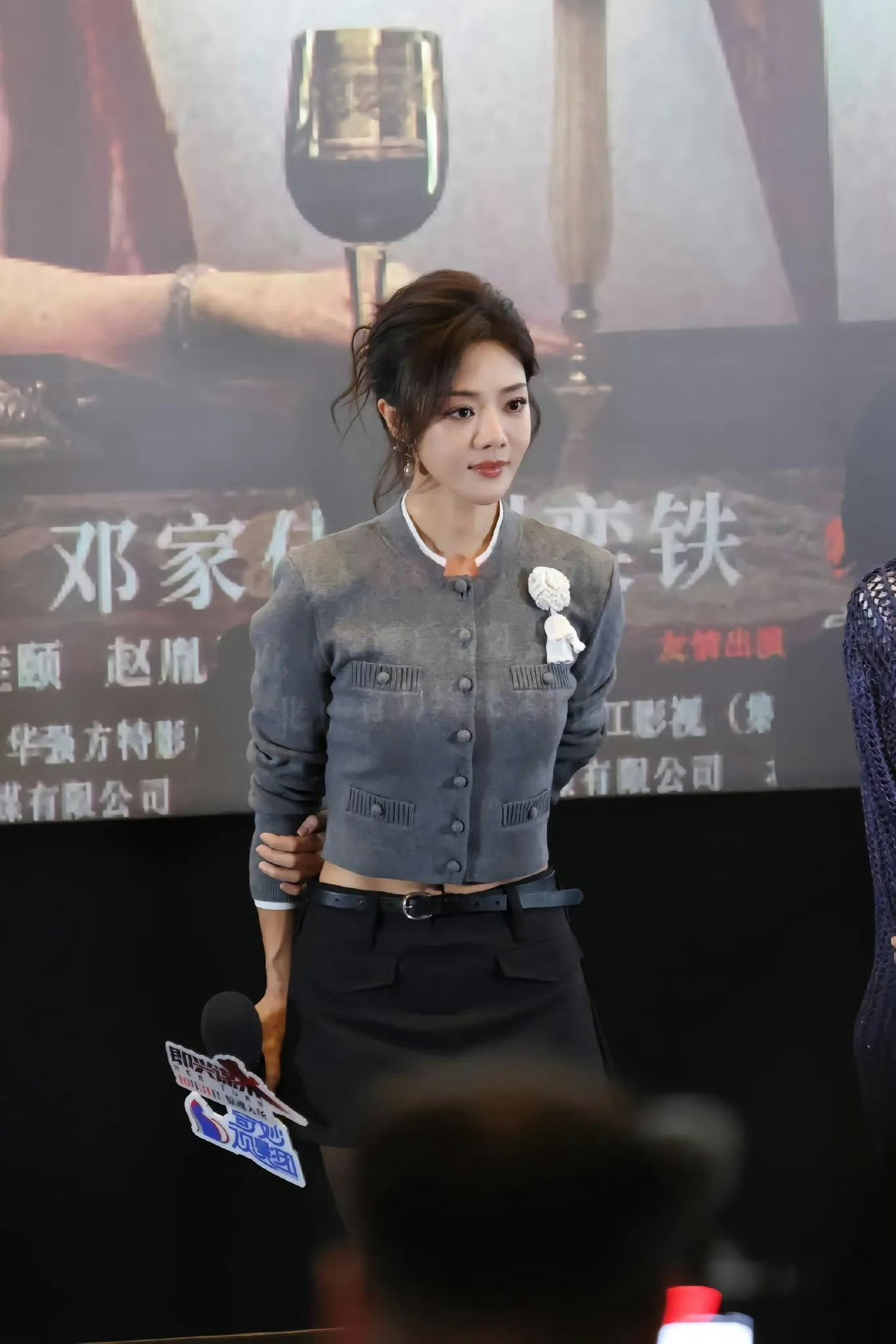 邓家佳 x 黑丝高跟鞋👠找到邓家佳不来浪姐的原因了