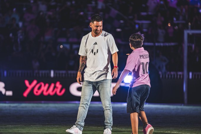 迈阿密国际官推：每位伟大球员的背后都有一位更伟大的父亲，今天和每一天，我们都会为