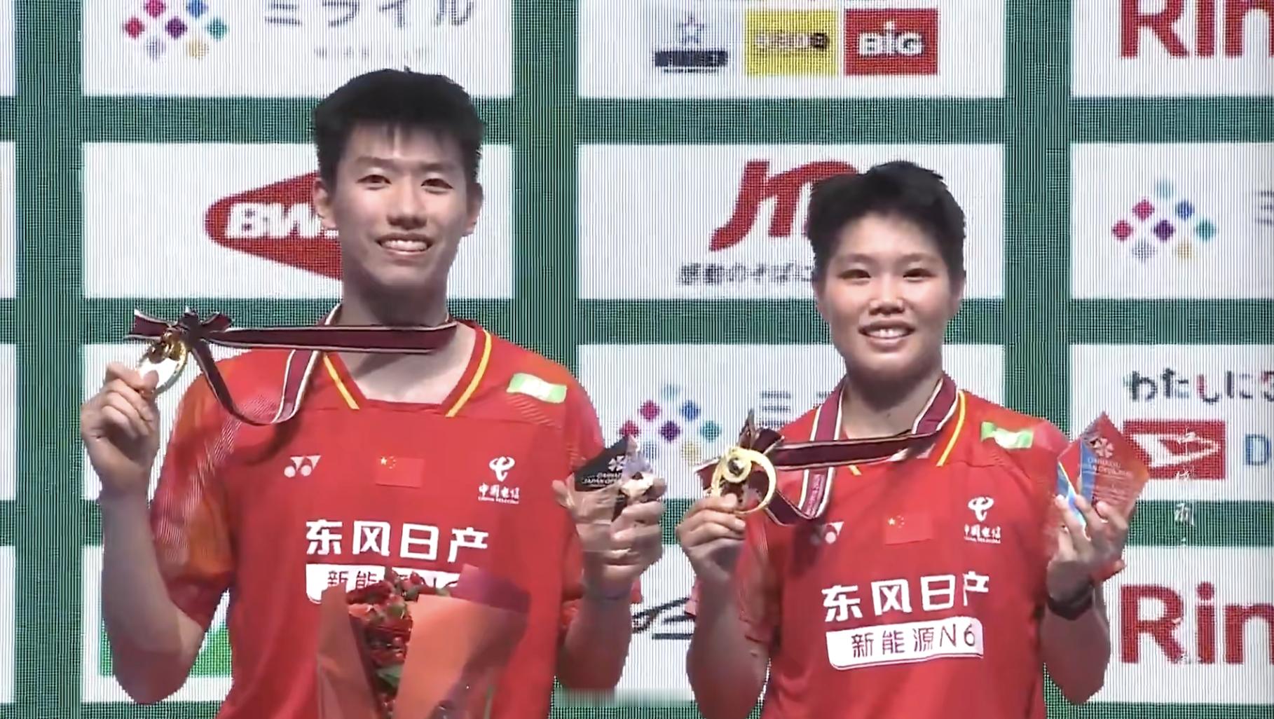 【凤凰组合🇨🇳夺冠之路🏆】首轮：21-11、21-10 🇮🇳卡普尔/加