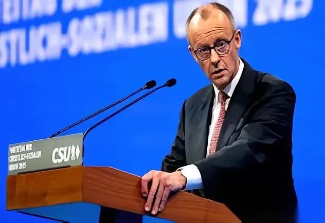 【热点评述】德国总理继续拱火俄乌冲突，却骂普京是“希特勒”，并指责德国前总理默克