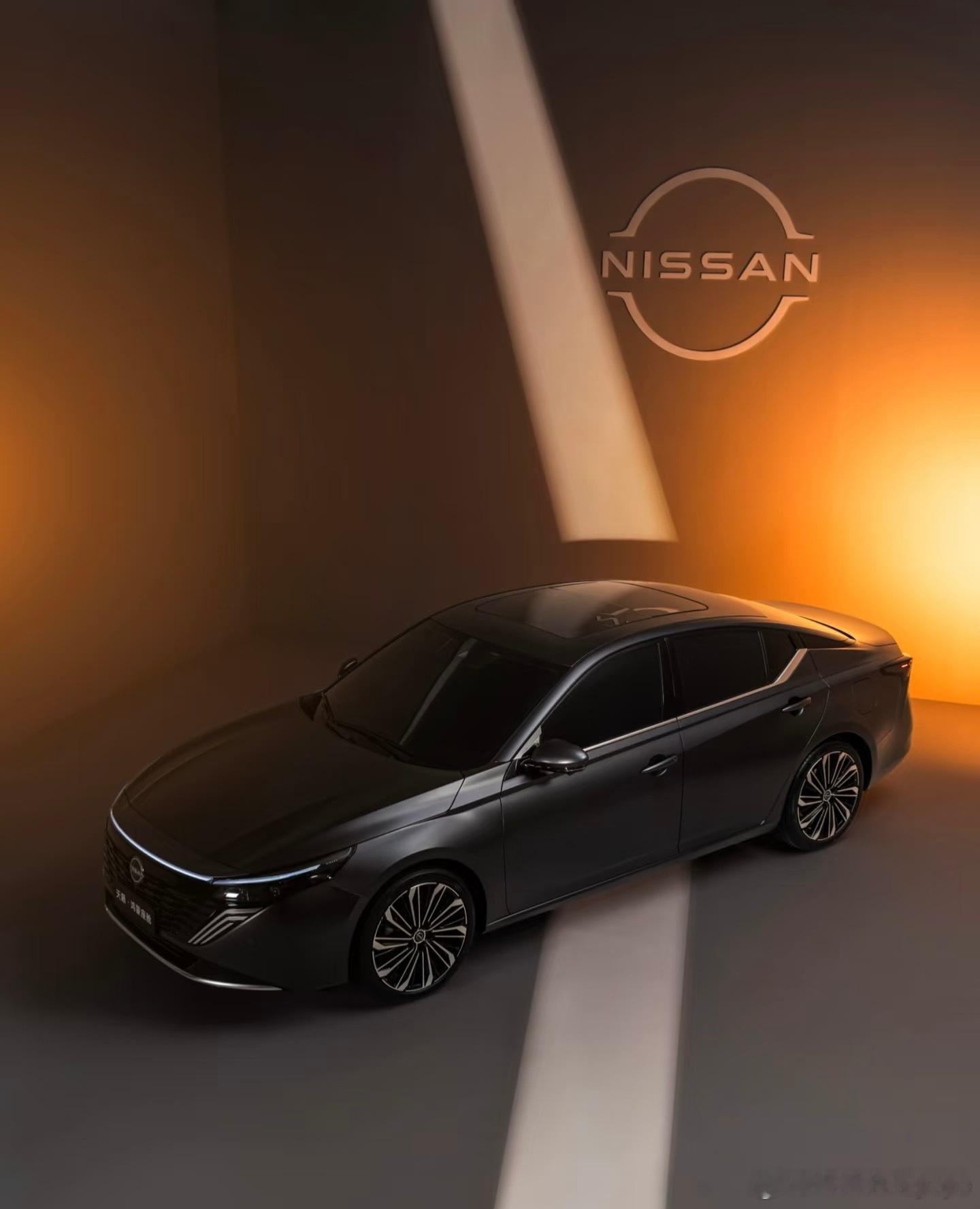 看天籁·鸿蒙座舱曝光的256色氛围灯，还能随声音变，瞬间觉得开车都有仪式感了！晚