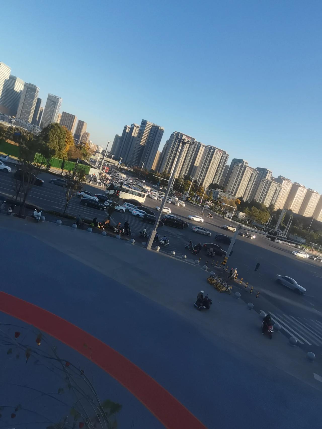 巫家坝的重心总部大楼等当初要是规划在南区，就更好了，可以把北区的一半规划在南区，