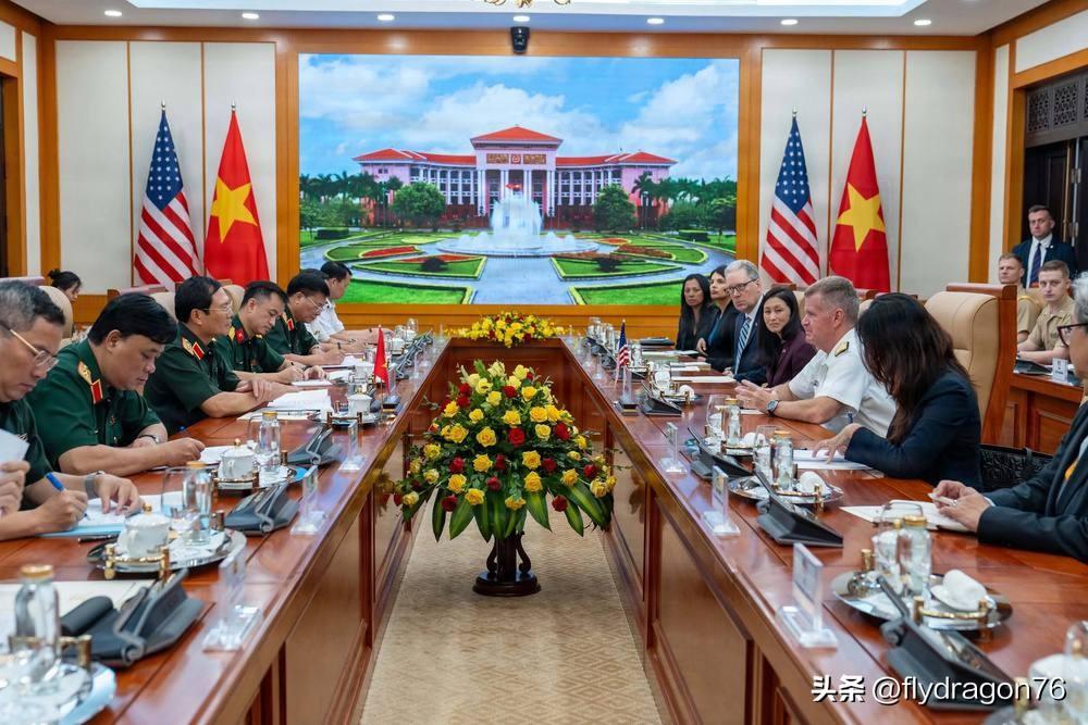 🇺🇸 🇻🇳 加强美越合作

美国印太司令部司令塞缪尔·J·帕帕罗（Sam