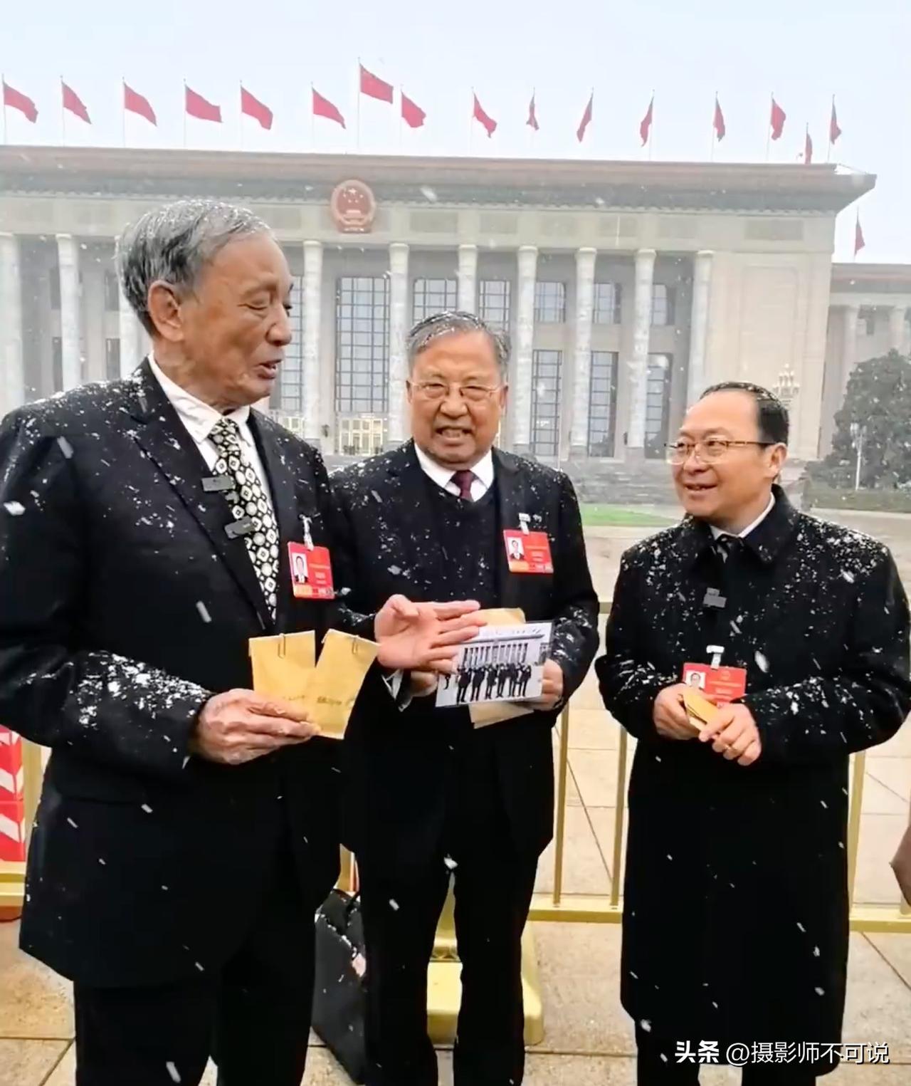 这两天被这三位可爱的老科学家给刷屏了，没想到他们都那么高龄了干劲儿还那么足！这三