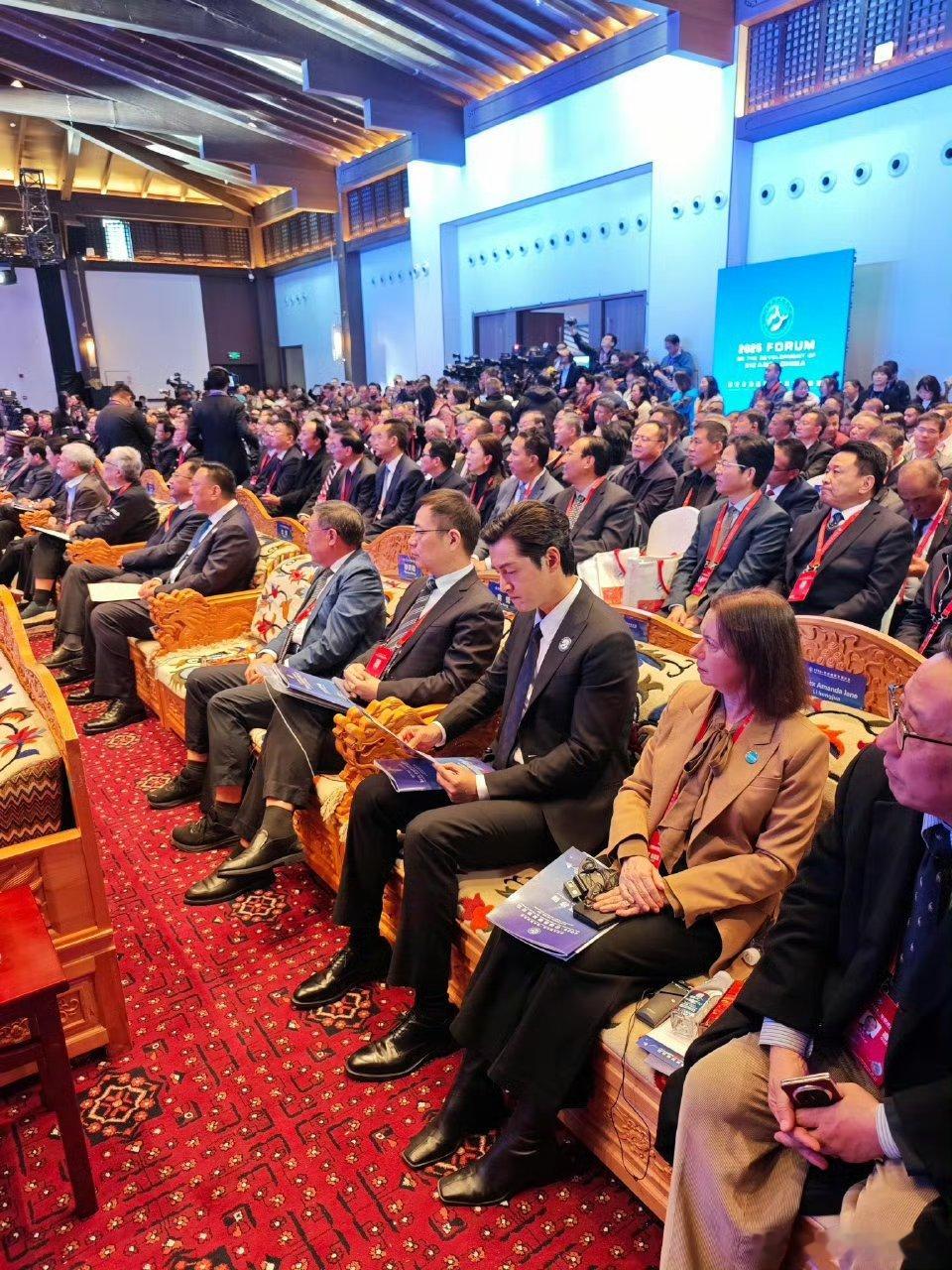 胡歌这几张生图完全天选高干文男主[作揖]跪求胡歌和85花花合作一部现代剧[打ca