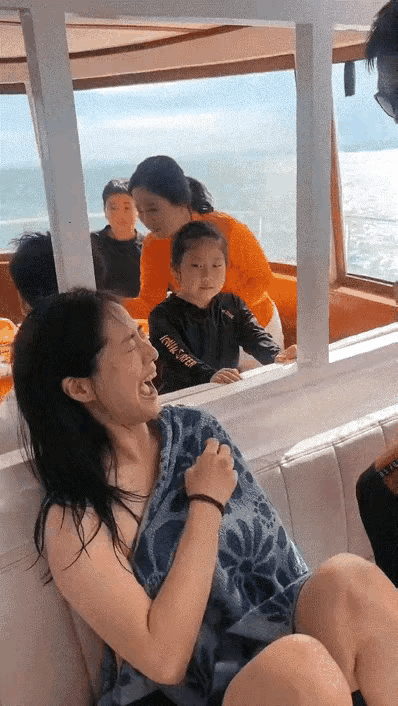 穷人面前高高在上的女神，在富人面前……[泪奔]