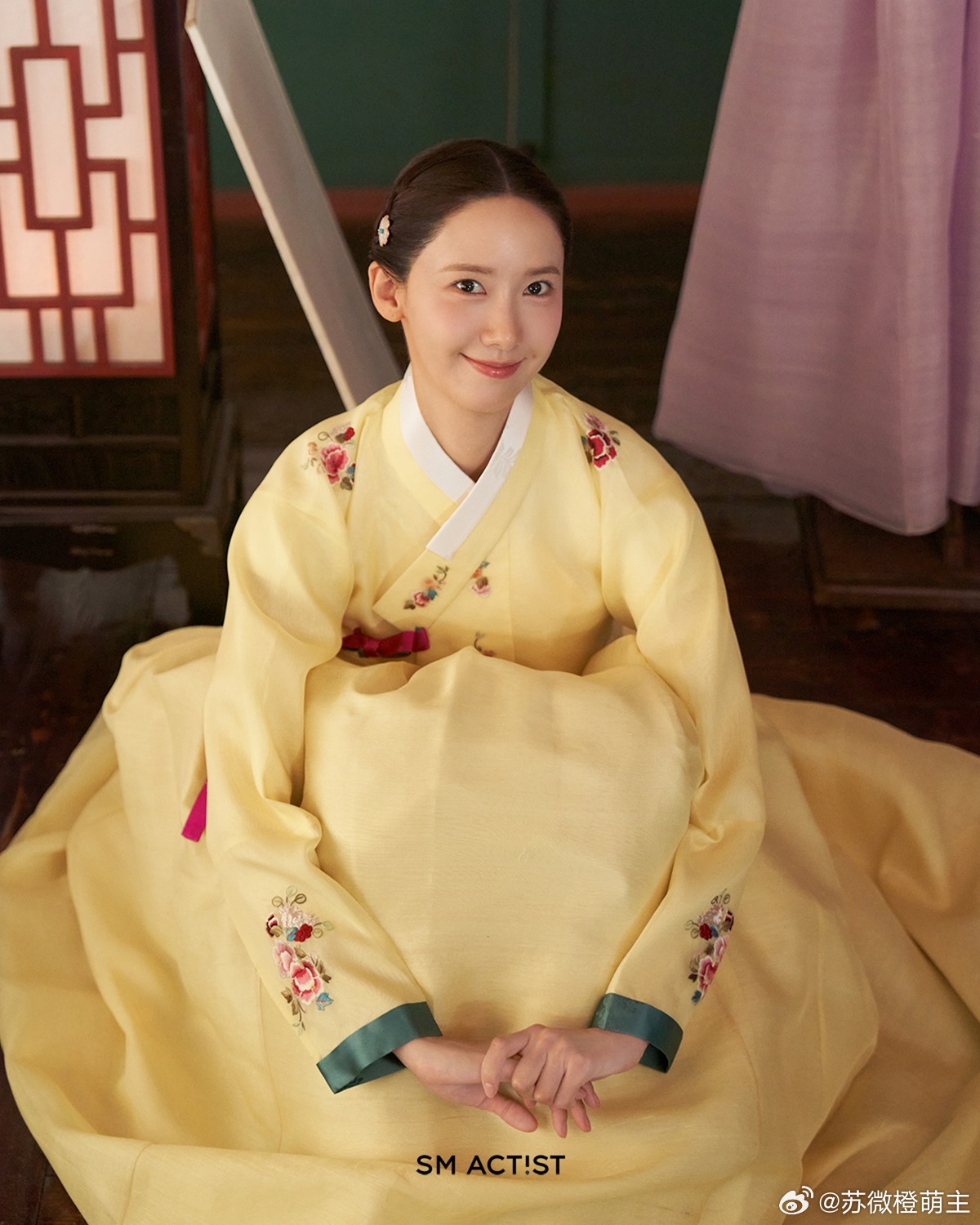 【热帖】林允儿暴君的厨师韩服照片～深陷《暴君的厨师》，划桨的SM的气势评论：超级