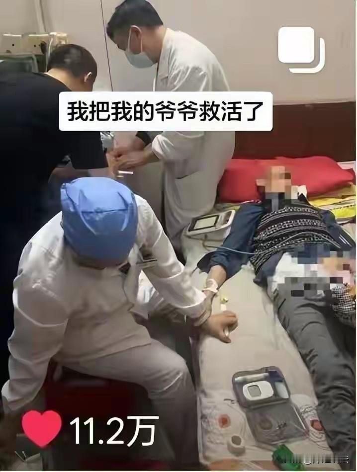 湖北咸宁，79岁老人低血糖昏迷，家人误认为即将离世为他安排后事，初中生孙子小易发