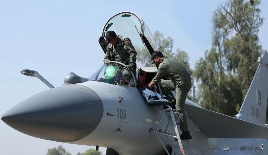 你敢相信吗？别人熬夜苦读好几年才能拿到的文凭，在印度花几万卢比就能直接“买”到，