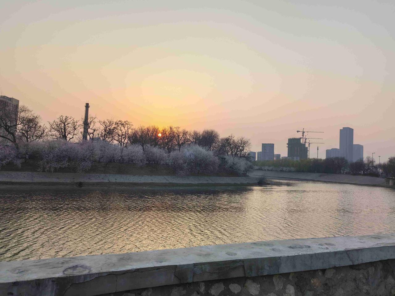 我的今日状态：💰期待暴富
我这里的天气：☀️晴天