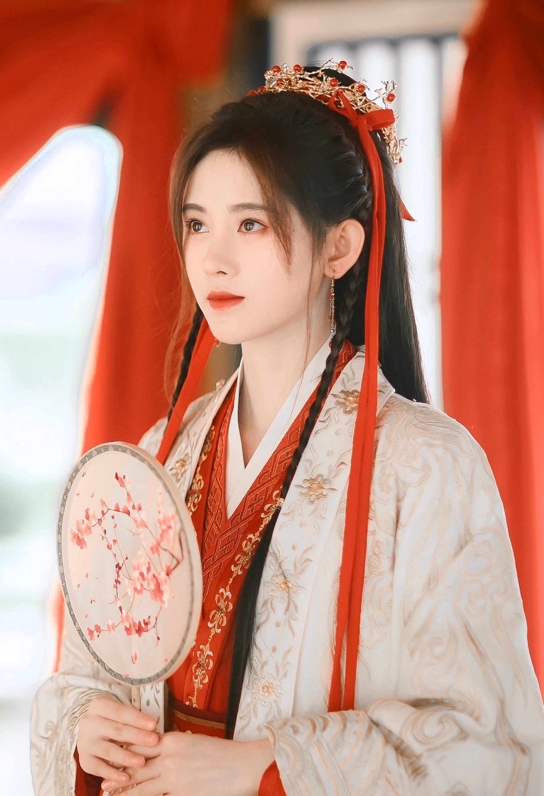 鞠婧祎 《漂亮书生》雪文曦▷白红嫁衣-扇子遮面🪭🪭🪭⭕ 【冷门颜色嫁衣➕1