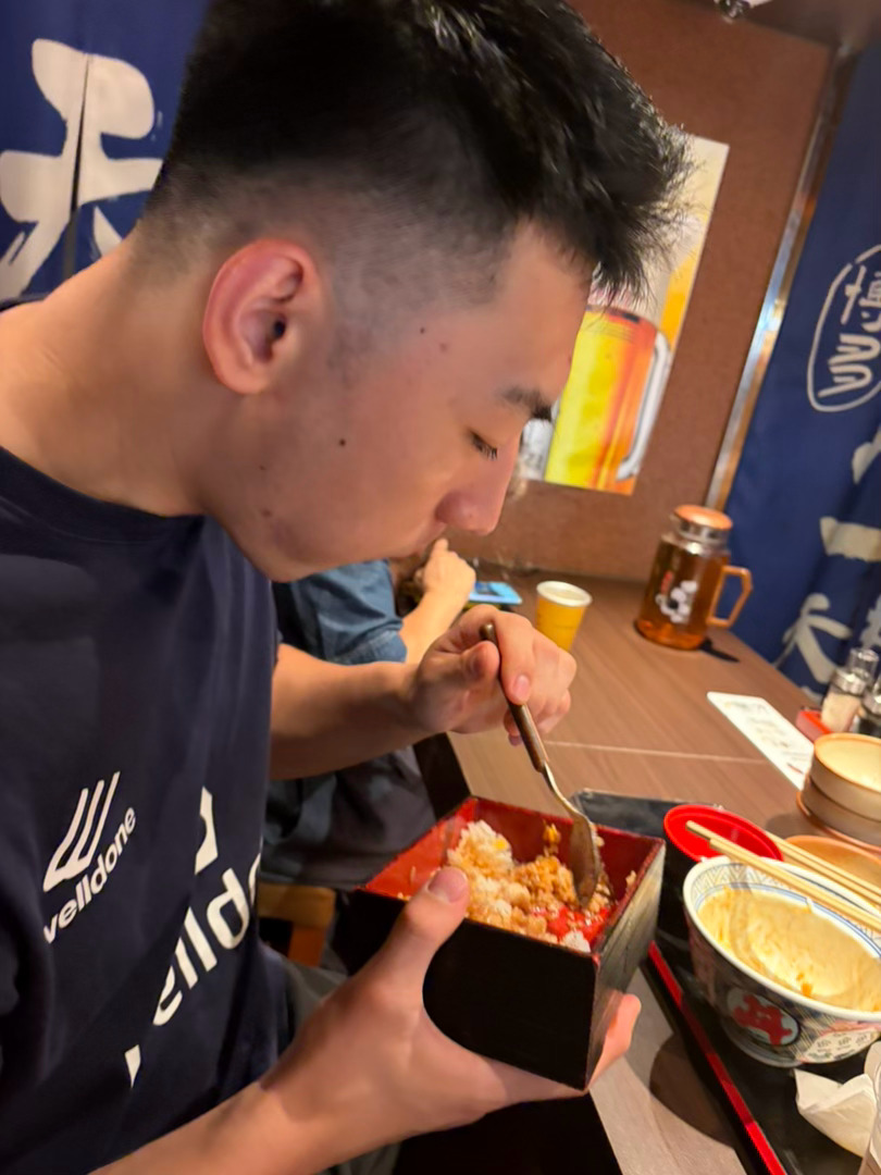 如果问我是在无数个什么瞬间爱上程哥的 一定要算上此时此刻他已经自己加了两碗饭全吃