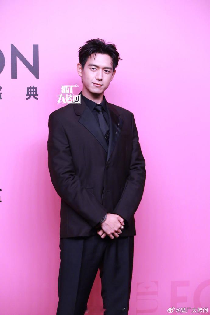 vogue红毯男星李现生图，真帅，优雅贵公子。 ​​​