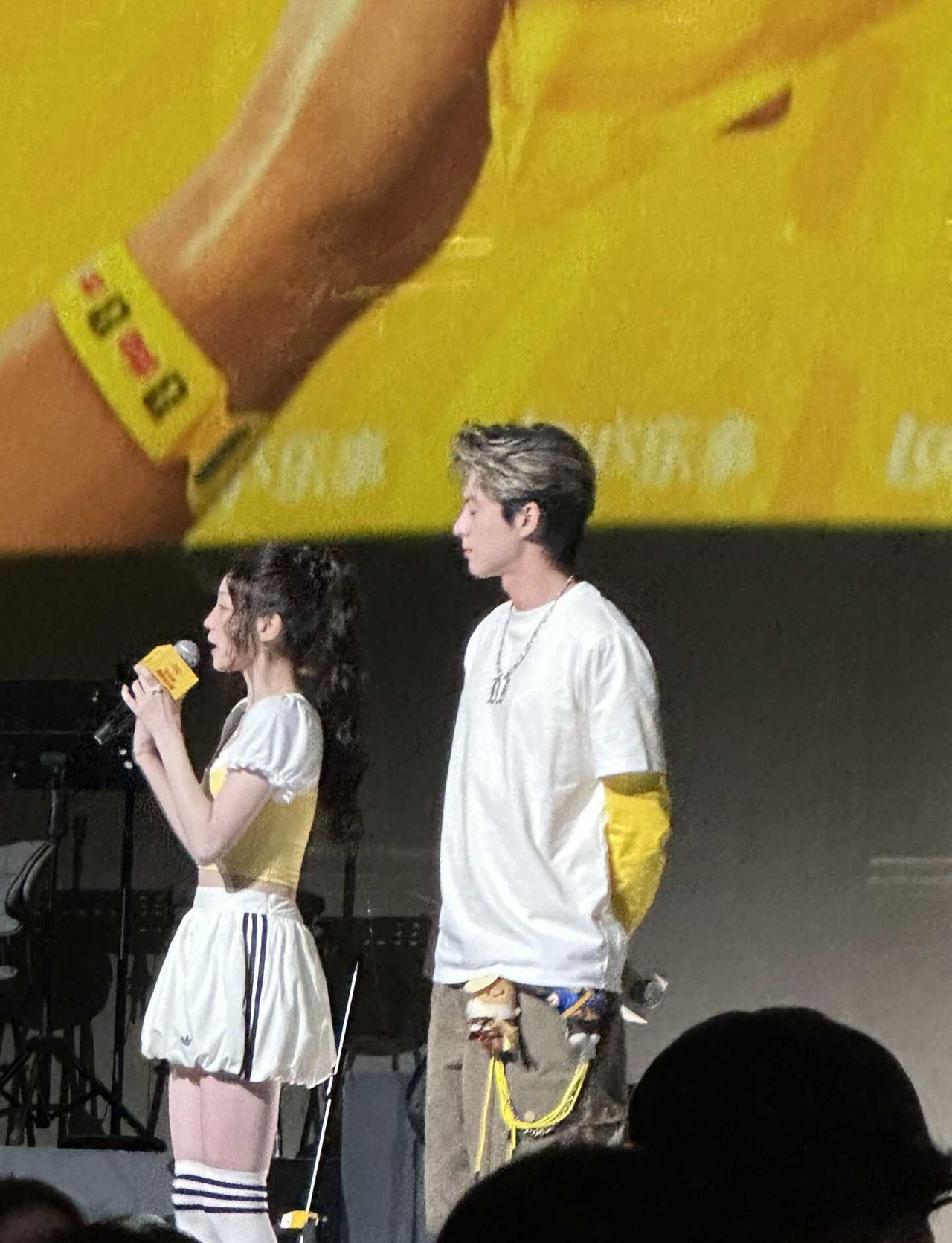 见到了王鹤棣宋雨琦！！！
忽略我的渣渣相机，其实才几米！！！
staxco也很好