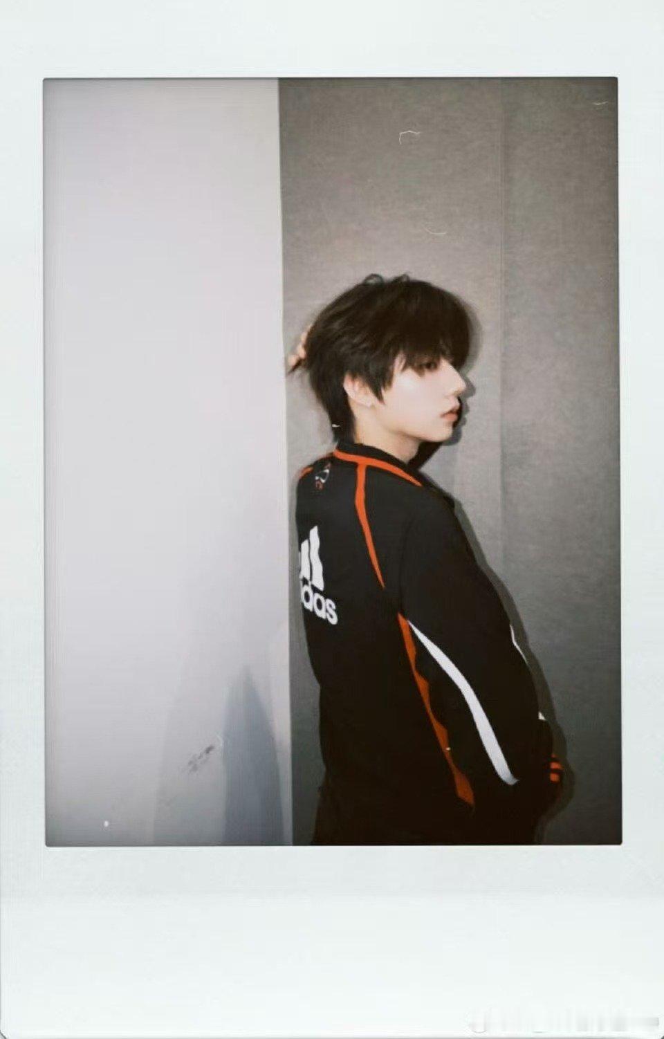 张子墨待解锁张子墨五张待解锁 居然只给看一张！！ 