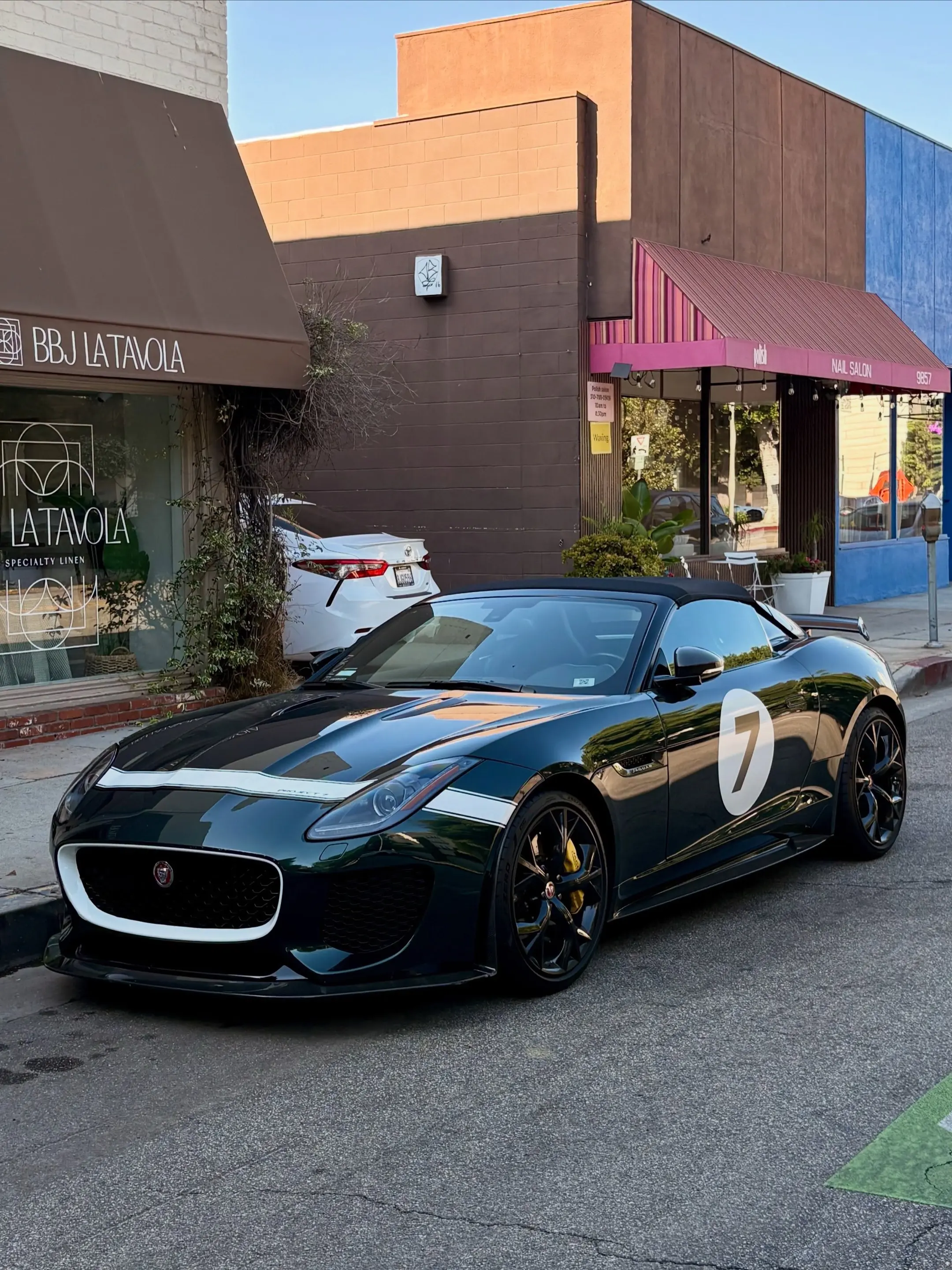 街头偶遇捷豹Project7，5.0V8。