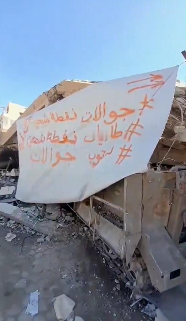 在加沙持续停电期间，一巴勒斯坦居民们将一辆废弃的以色列军车改造成了一个临时手机充