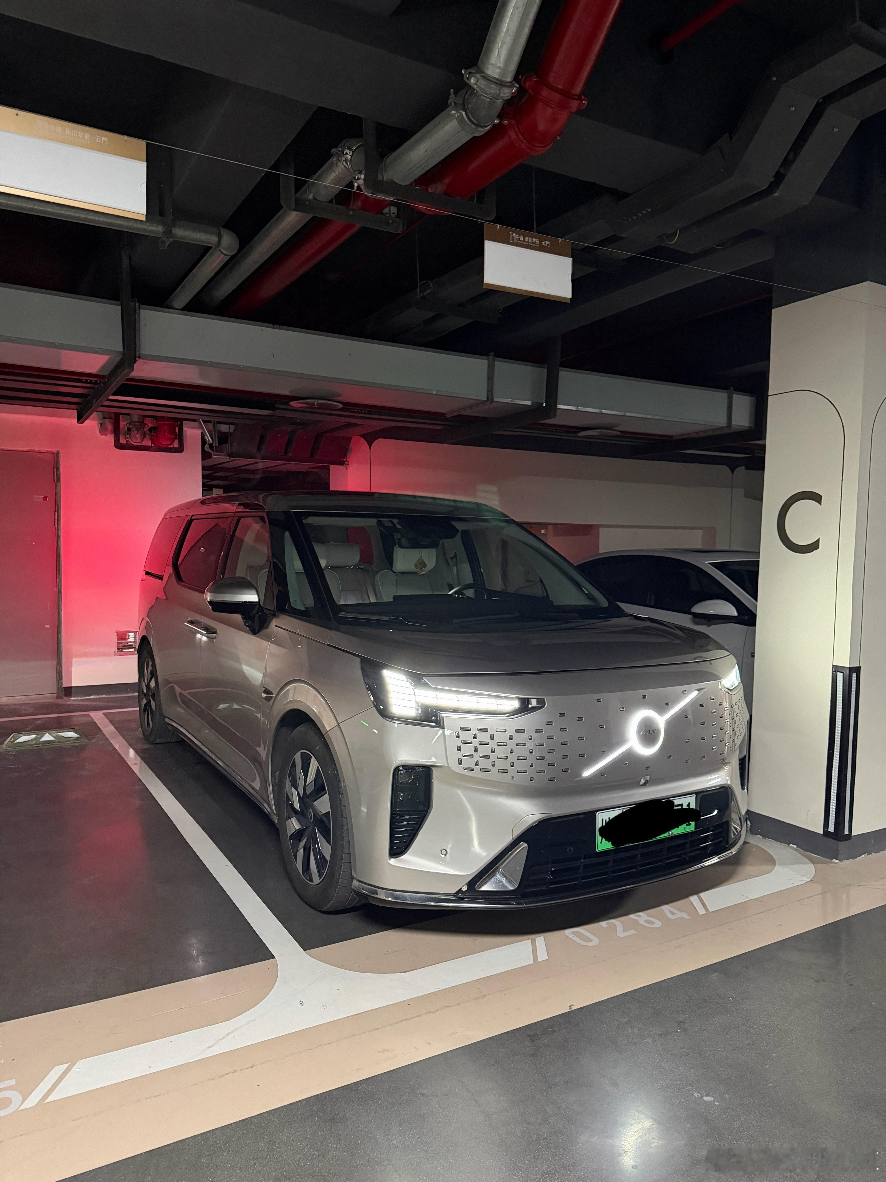 沃尔沃EM90让我有种想买MPV的冲动那就好好相处几天吧沃尔沃我和汽车的日常 成