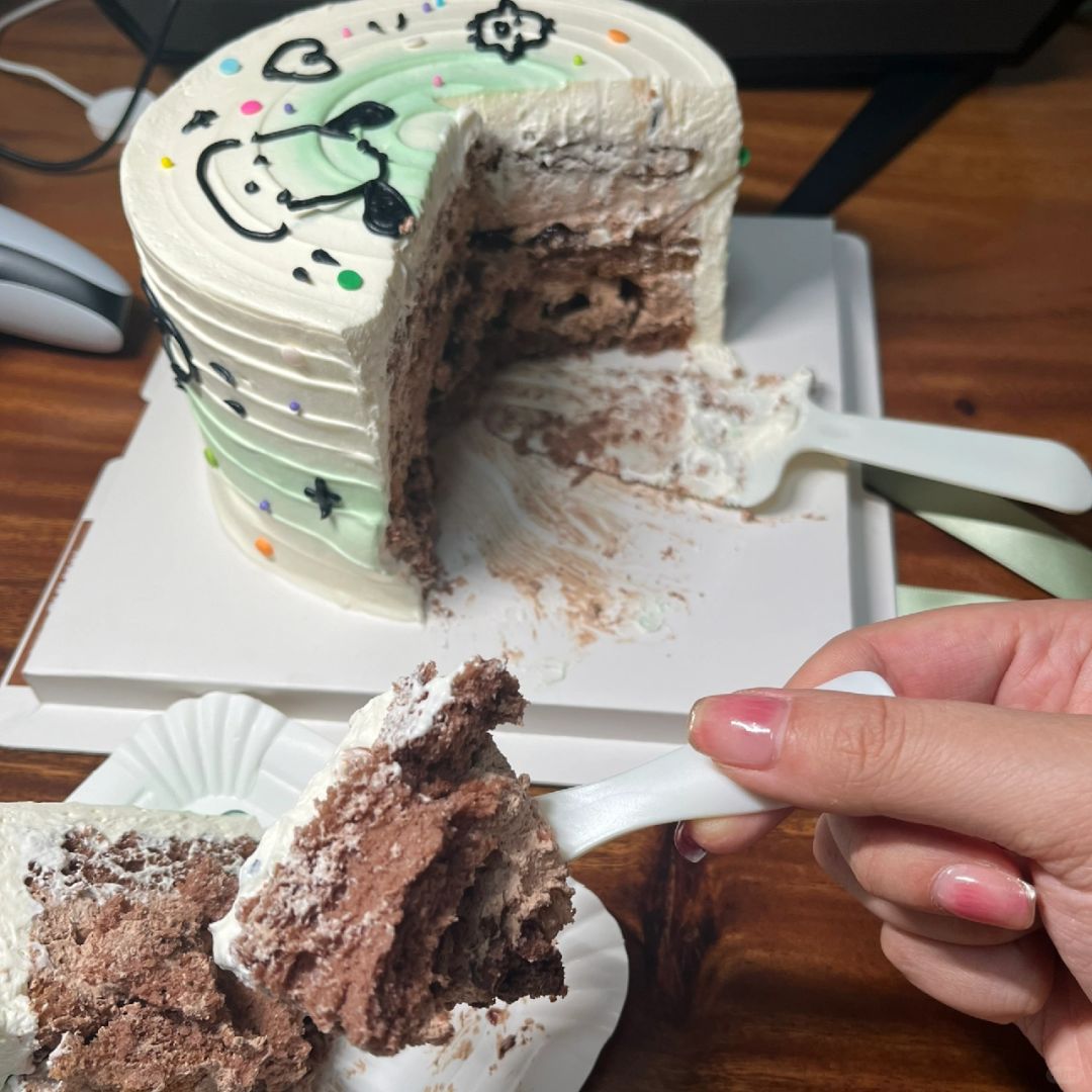 刷到的朋友吃一口蛋糕 啊～～～