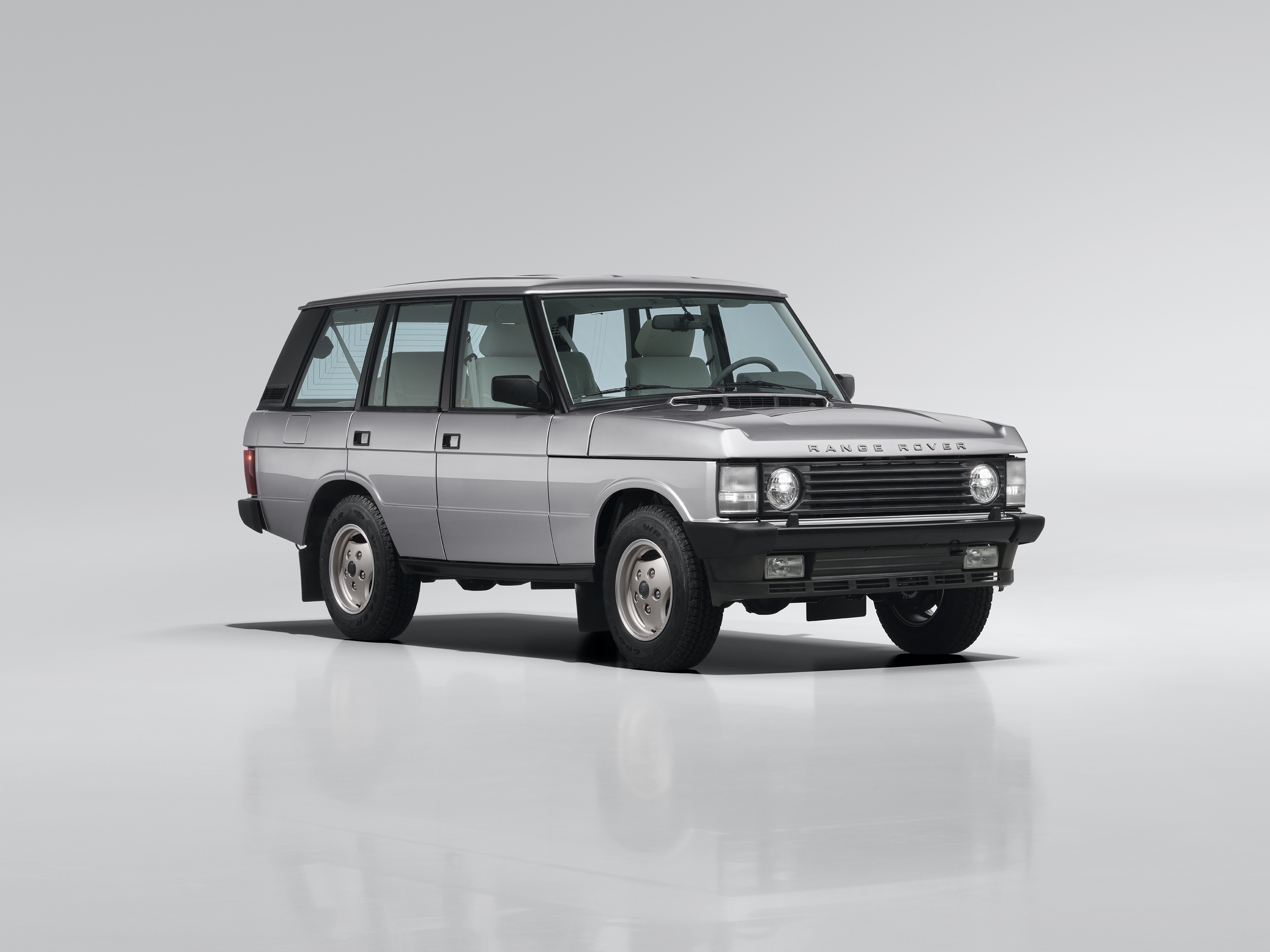 1993 Range Rover & 2027 Range Rover SV U
