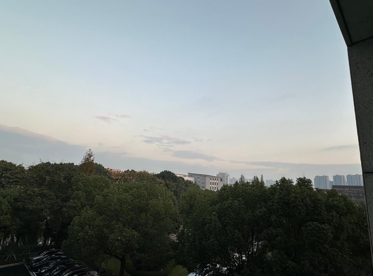 晚安超话甬城天气在线晚安宁波天气 夜色为城市调暗了亮度，不论晴雨寒热，都请卸下疲