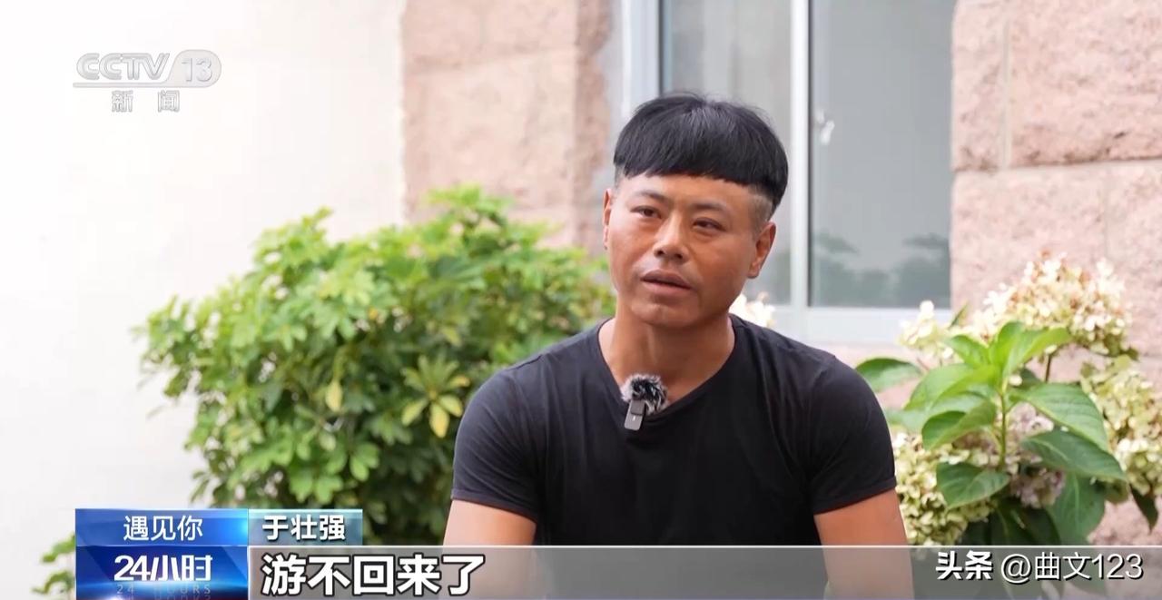 都上央视了，父子被大浪卷走，山东摆摊大哥跳海救人！
7月28日，山东威海的海滩上