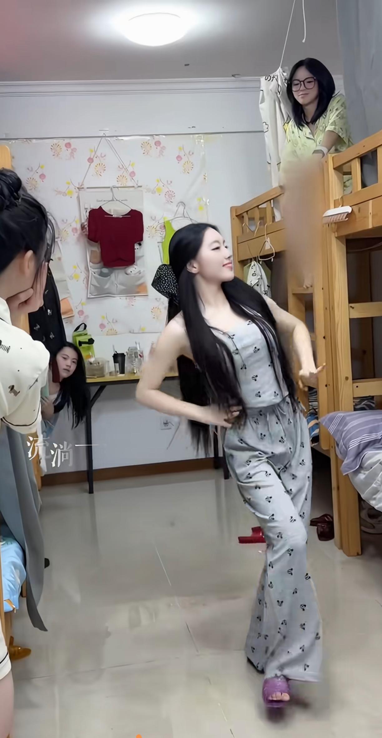 看好了，千万别被黄毛骗走了[捂脸]
