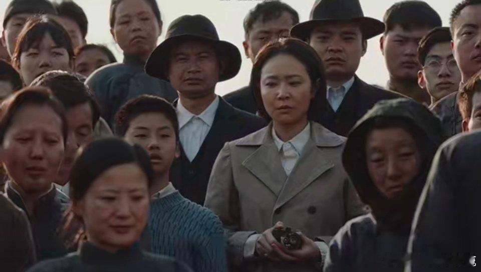 这一刻承载了30万同胞的无声证言  《南京照相馆》真的是很有意义的一部电影了呀，