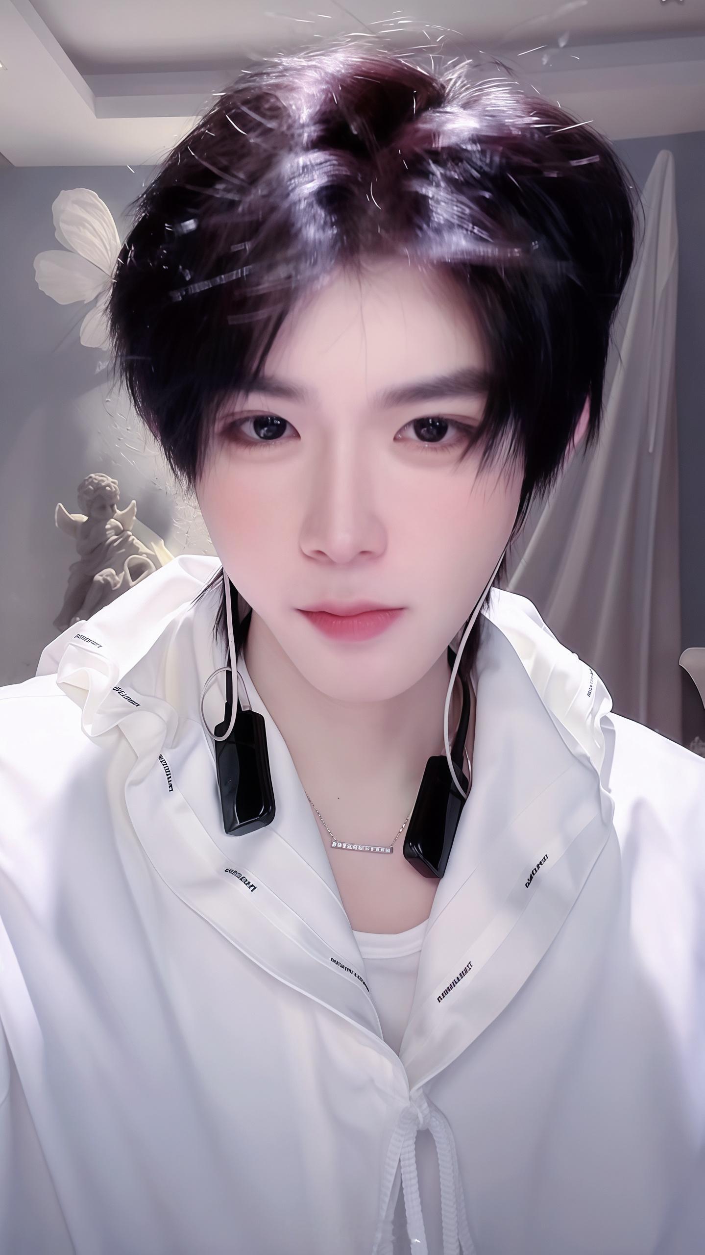 何秋亊 🫧向全世界安利何秋亊 如果我有错 你可以怪我的星座、mbti、九型人格