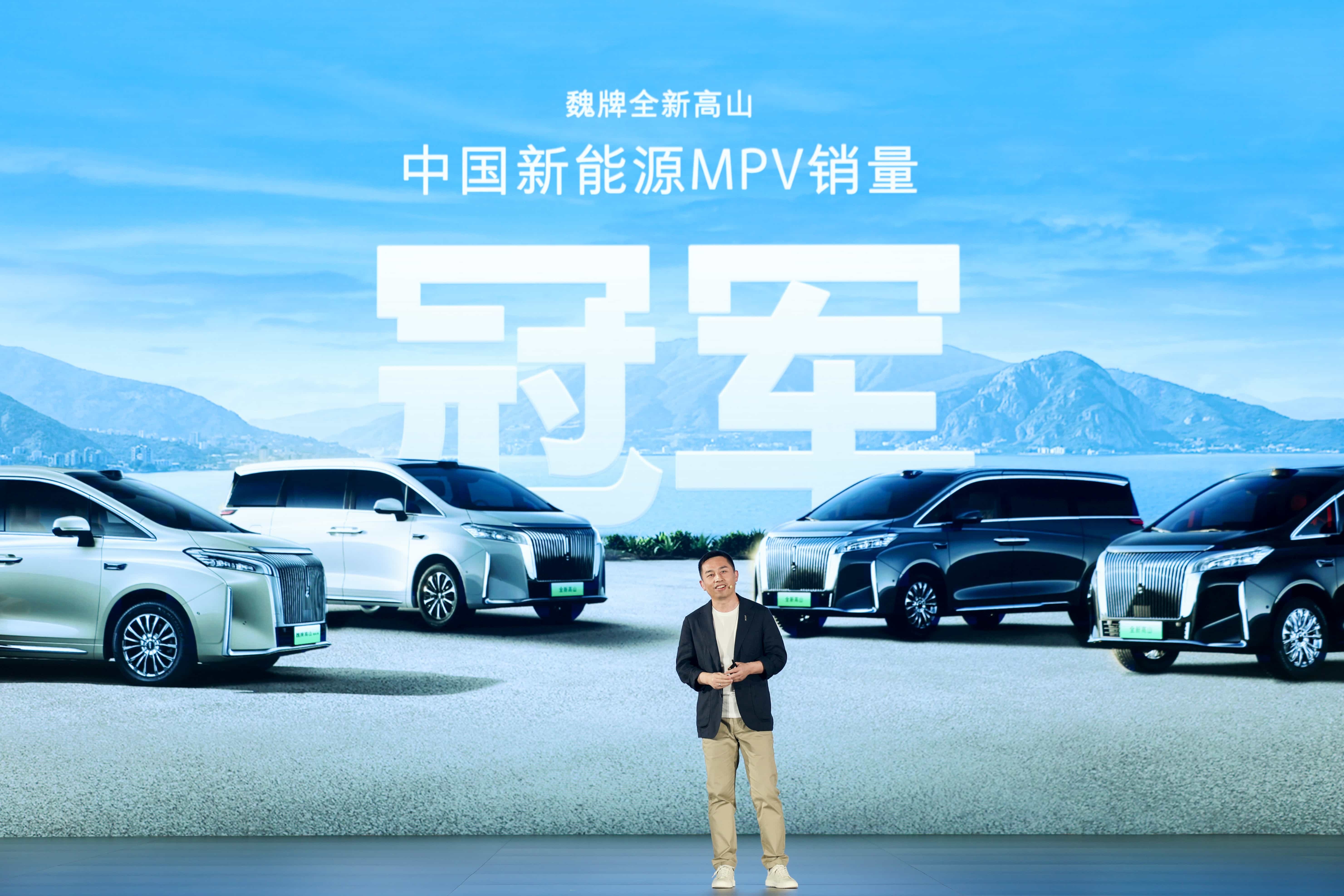 以前买家用车总是道选择题：想要 MPV 的大空间和舒适性，但底盘低只适合城市通勤