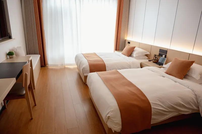 游客在云南大理订酒店竟然订到滇西中心医院，最贵的房间约60平方米每晚只要149元