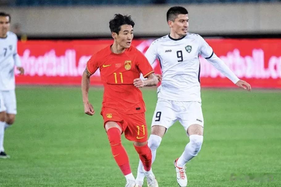 国足1:2乌兹别克斯坦，唯独这3人没输，也几乎可以预定世预赛国足主力位置。
  