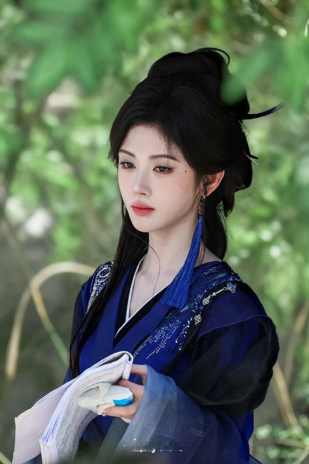 鞠婧祎多拍古装造福观众的眼睛好吗？异域公主 黑暗杀手剧本我都想好了 ​​​